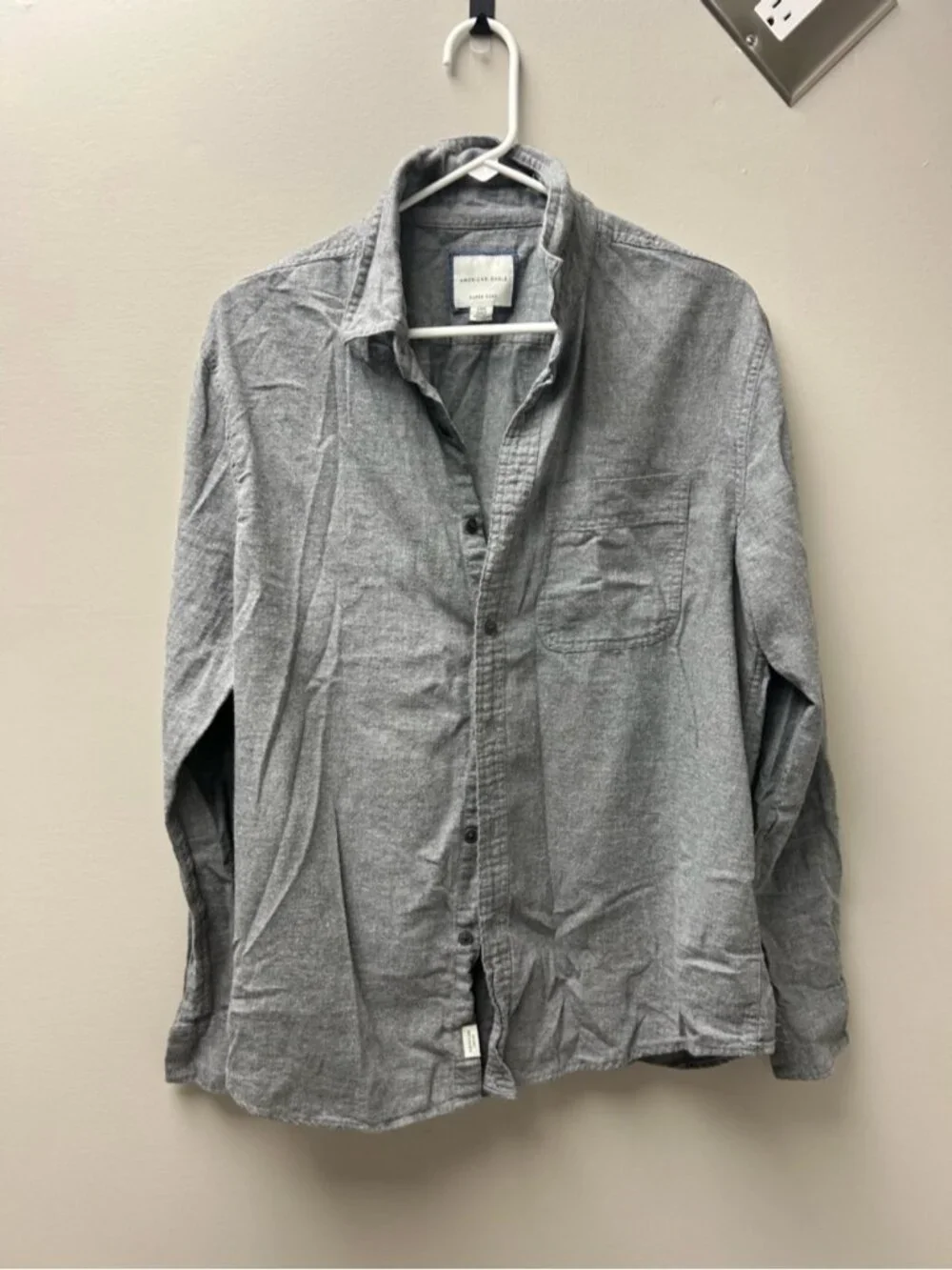 American Eagle Men’s Super‎ Soft Grey Button Down Long Sleeve Shirt